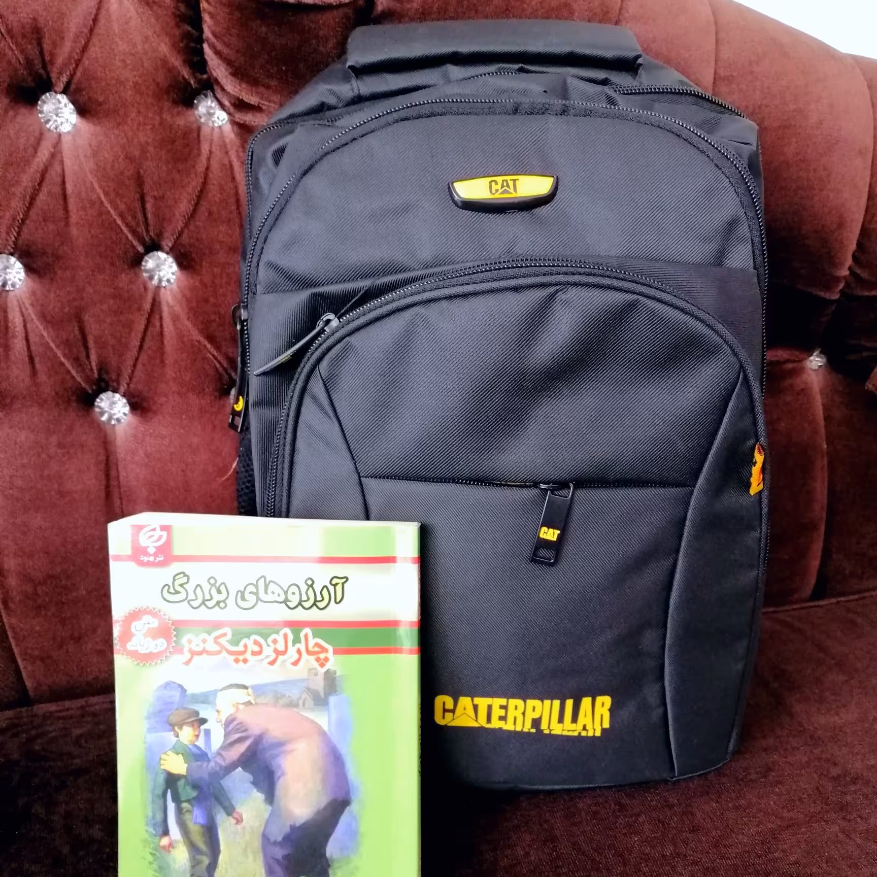 کیف کوله کت،مناسب نوجوان و بزرگسال ، کیفیت عالی، دارای 4 زیپ اصلی و 2 جای کتابی داخل کیف، در رنگ مشکی