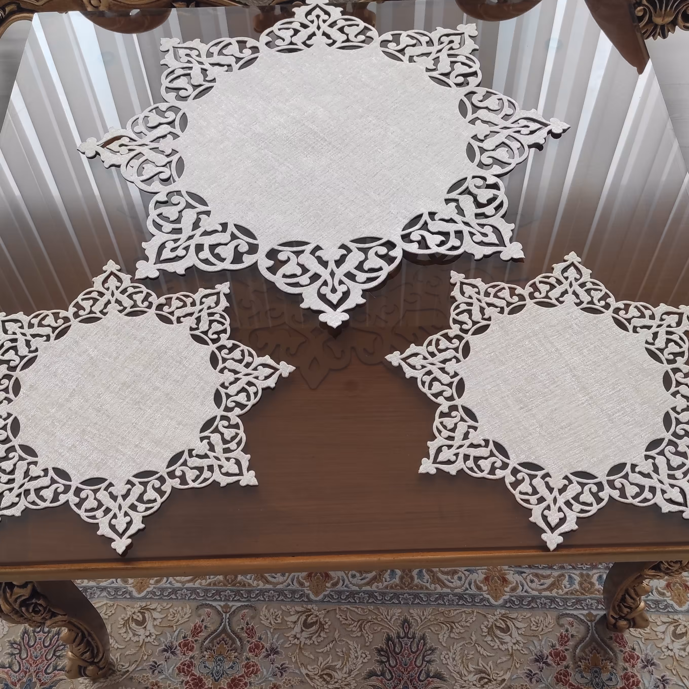 رومیزی سه تکه شیری