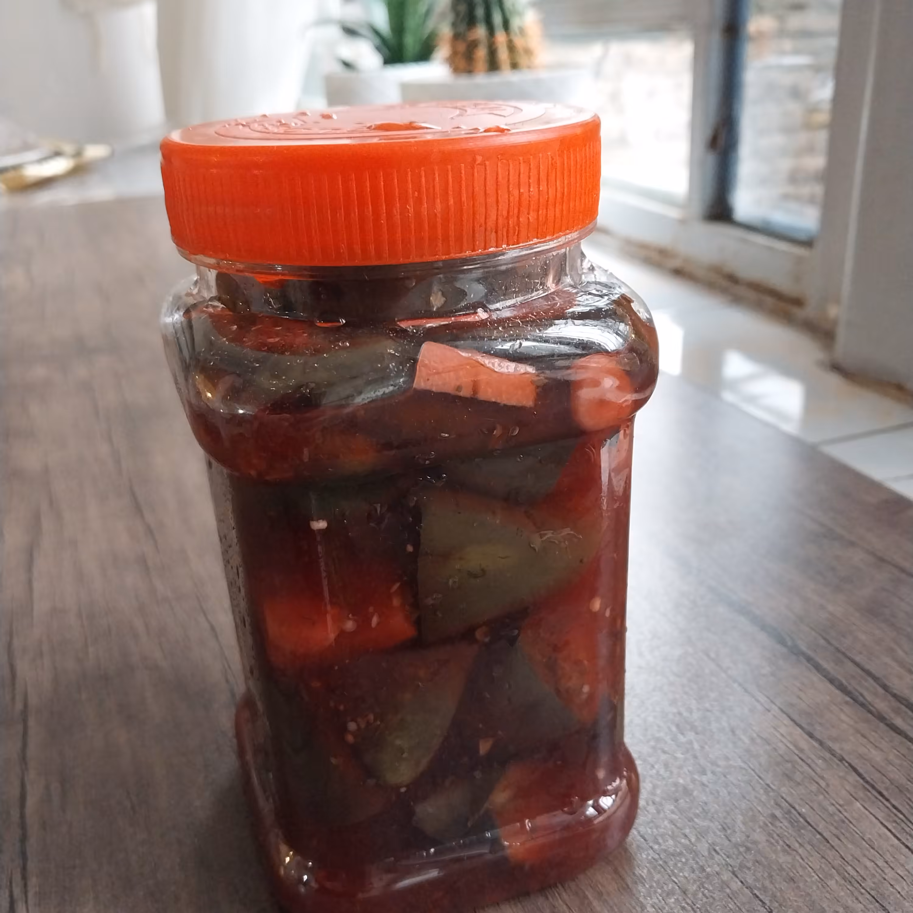 ترشی بادمجان بسیار خوشرنگ و خوشمزه