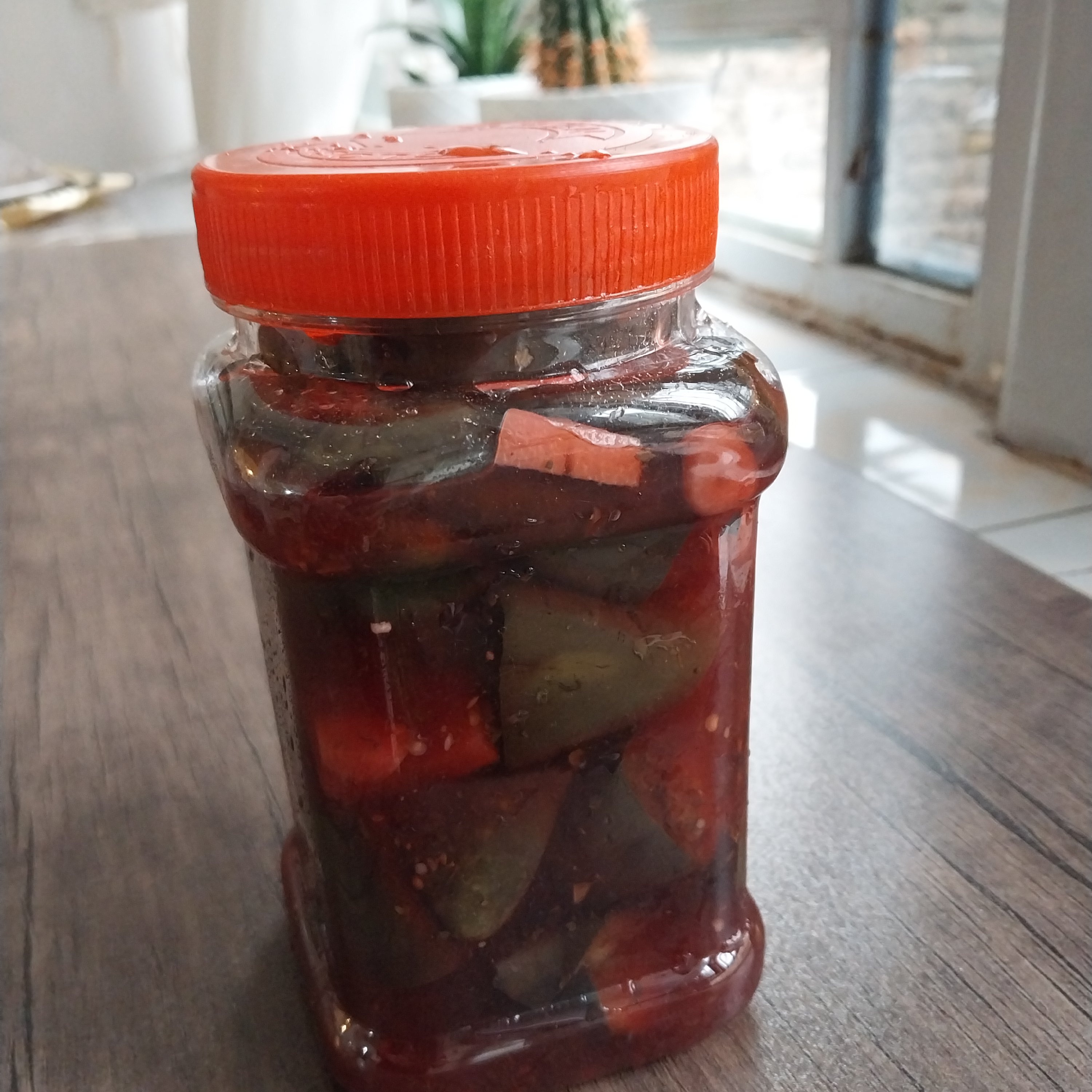 ترشی بادمجان بسیار خوشرنگ و خوشمزه