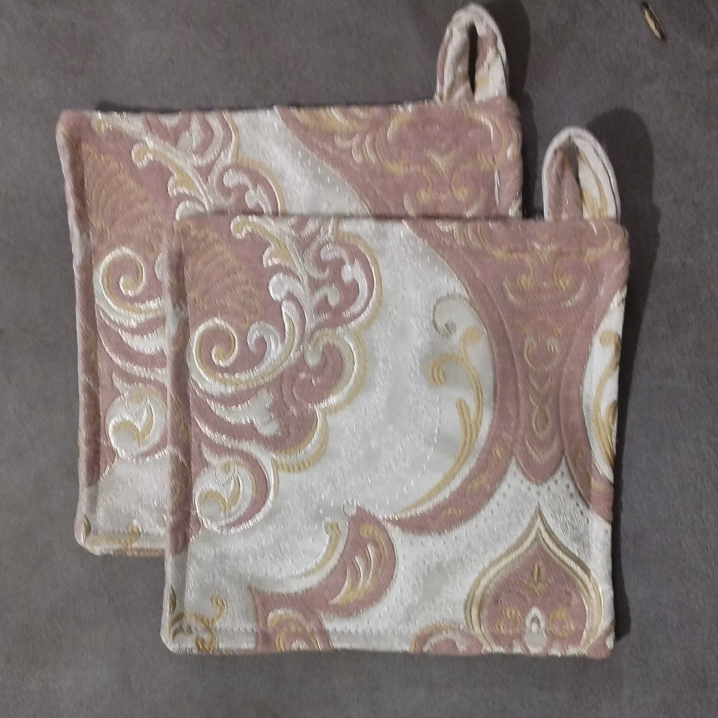 دستگیره آشپزخانه مستطیل شکل در ابعاد 20در20   رنگ صورتی