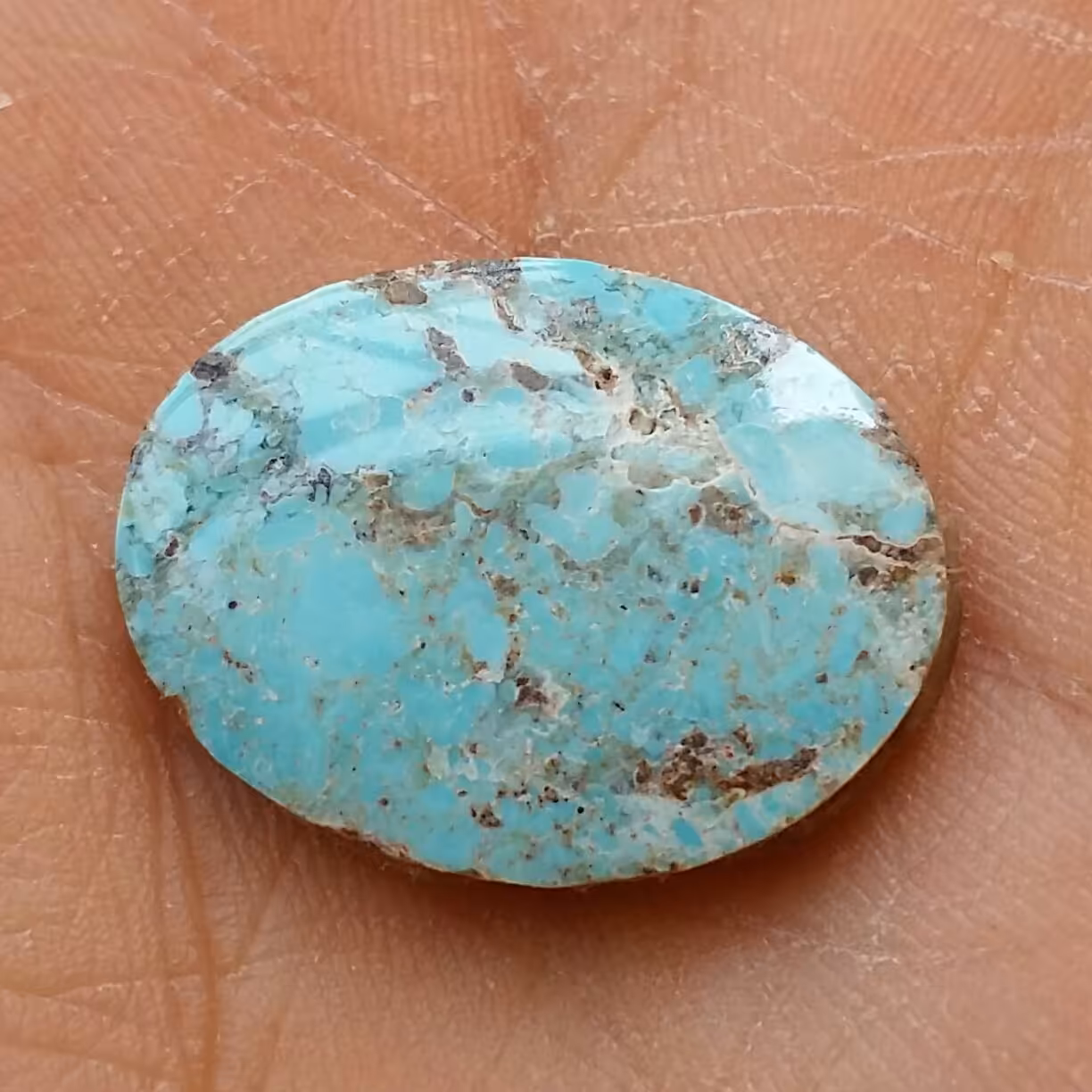 نگین فیروزه
نیشابور خوش رنگ و بسیار فااخر
کاملا طبیعی
سایز درشت شاهکار خلقت بی نظییر