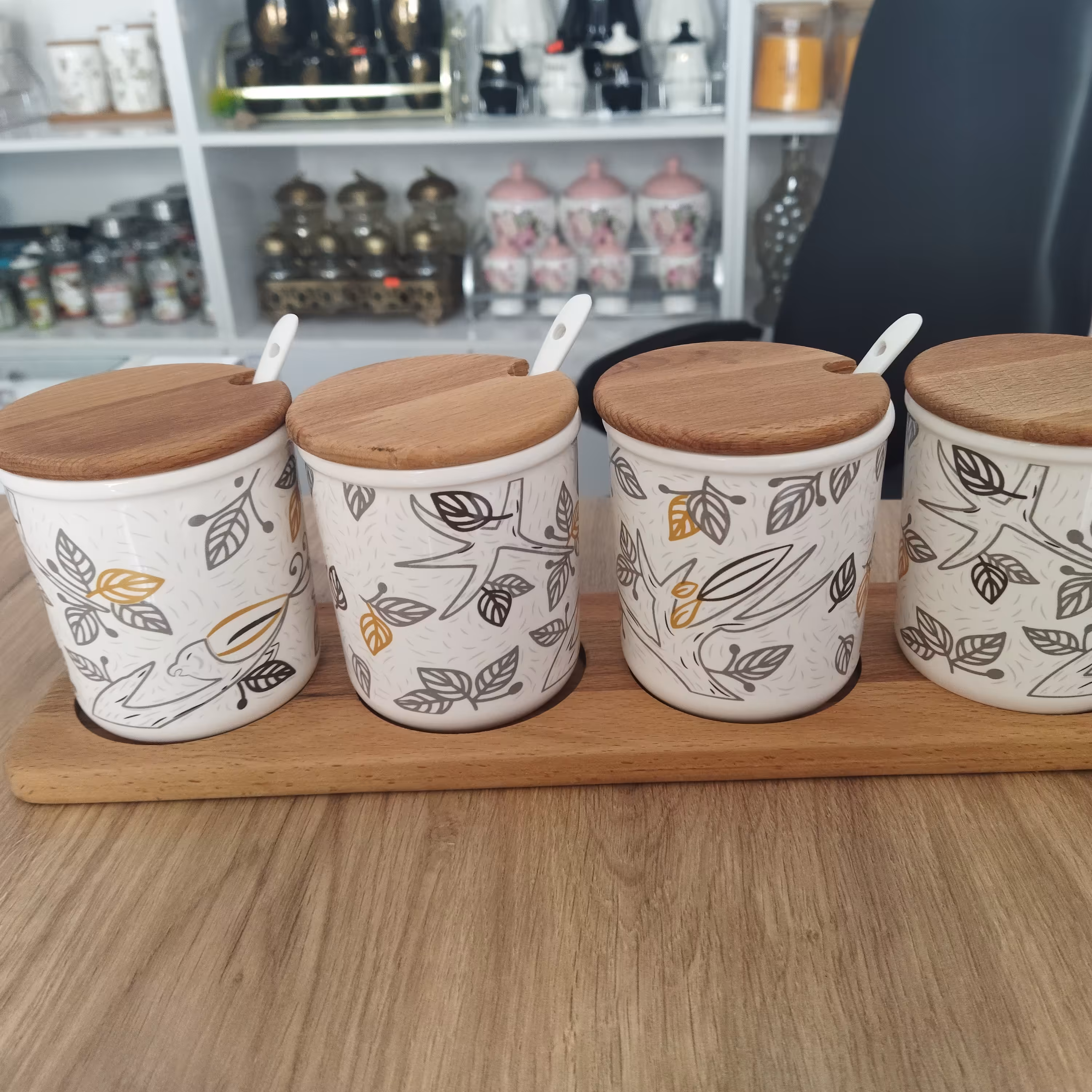 پاسماوری استند دار و در چوبی 