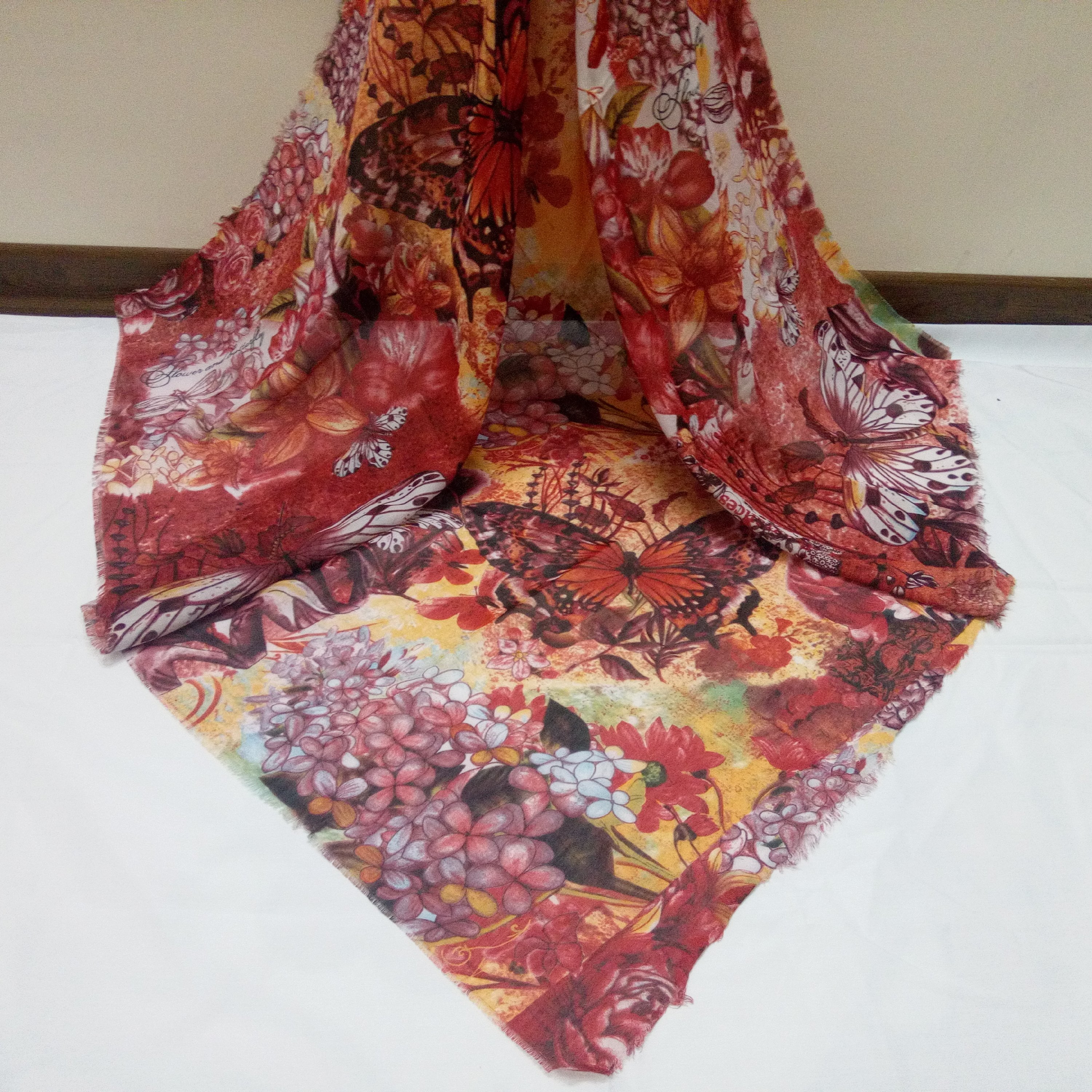 روسری نخی طرح پروانه