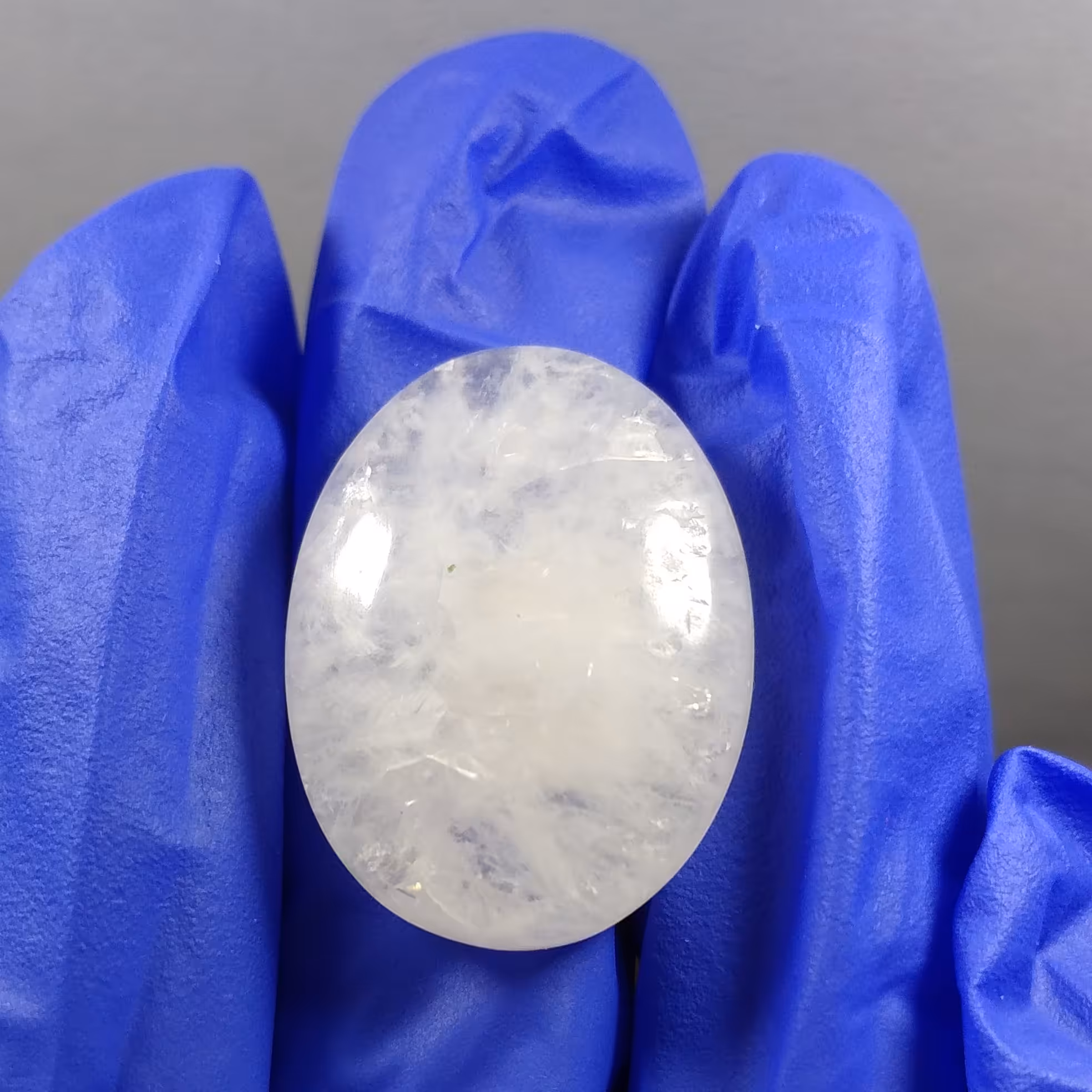 نگین سنگ ژئود 6 و نیم گرمی با ابعاد تقریبی 2 در 2و نیم کدn0028