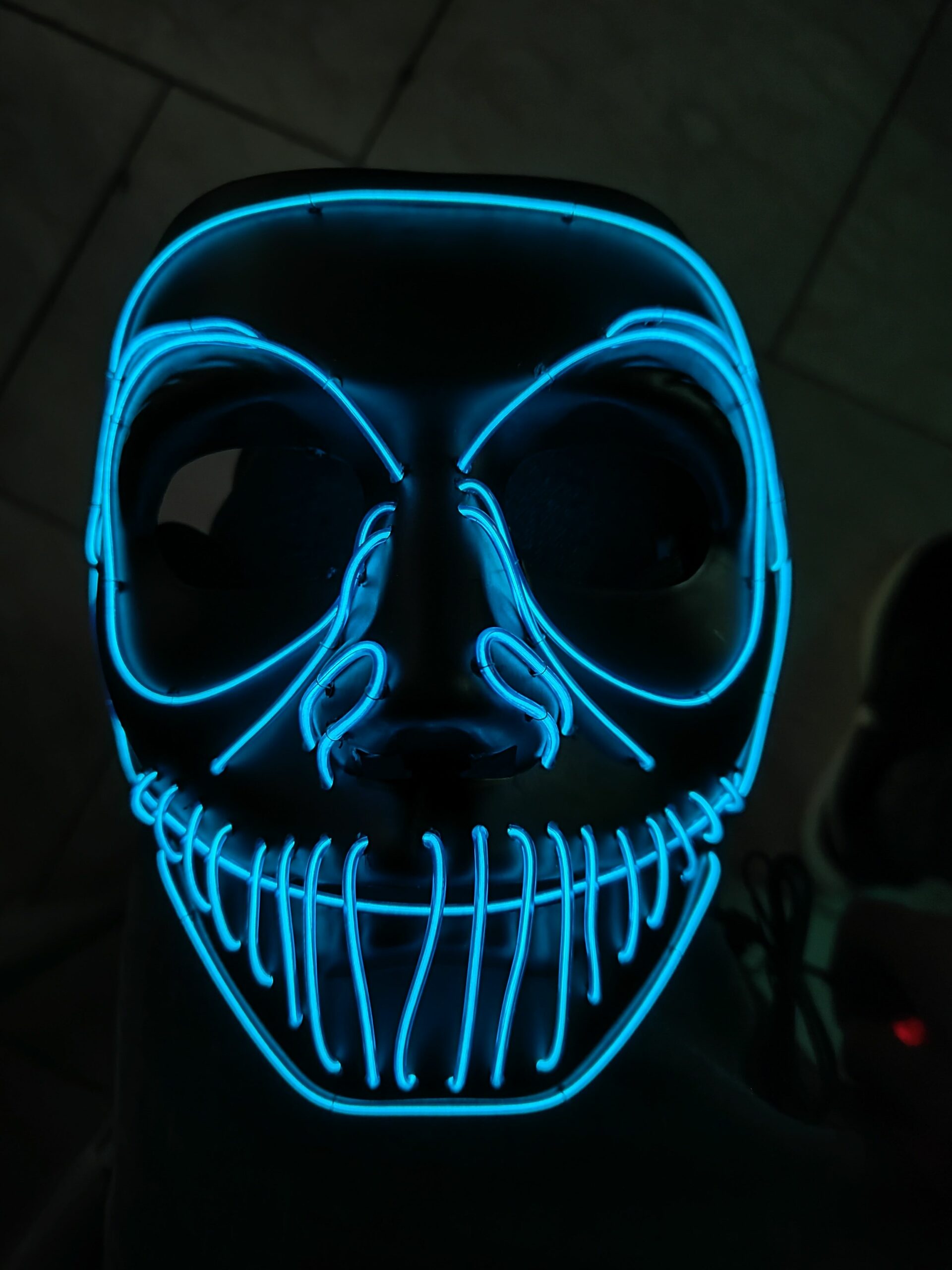 ماسک نئون BLU HACKER