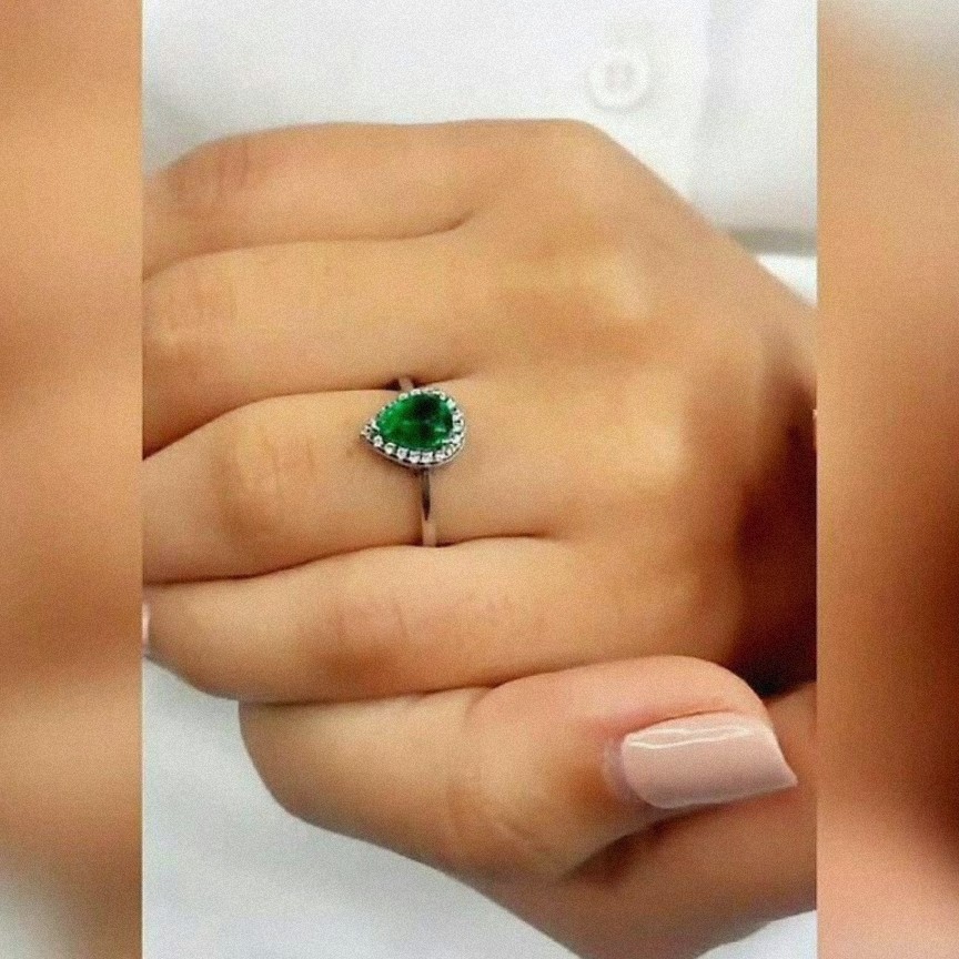 انگشتر نقره زنانه با نگین زمرد تیره