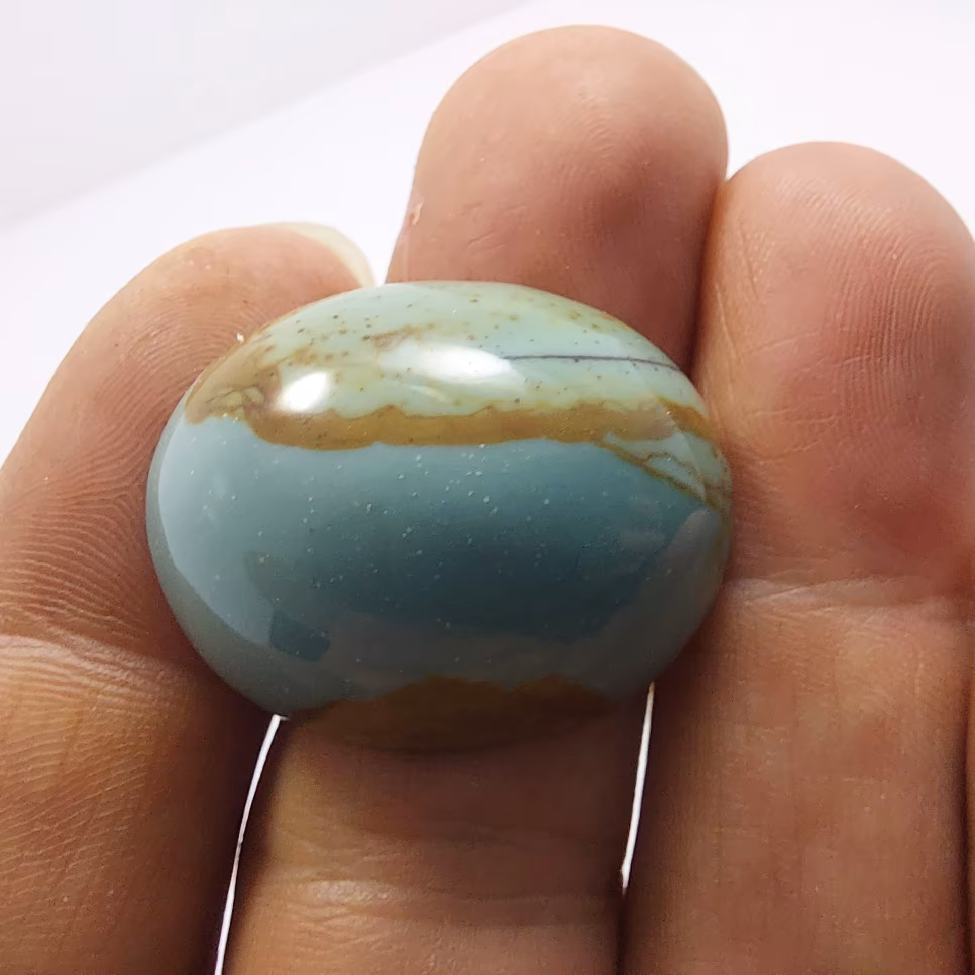 نگین زیبای جاسپر فیروزه ای با تراش گنبدی و پولیش آینه ای