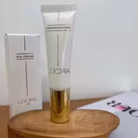 کرم دورچشم جوان کننده و‌ رفع کننده تیرگی و کاهنده چروک لدورا کر