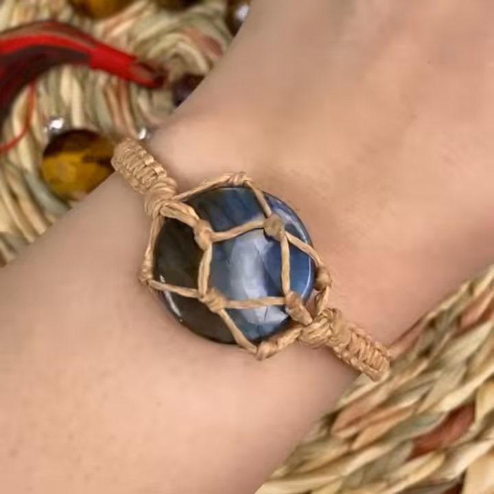 دستبند لابرادوریت و بافت مکرومه ( مدال لابرادوریت به سلیقه شما انتخاب میشه)