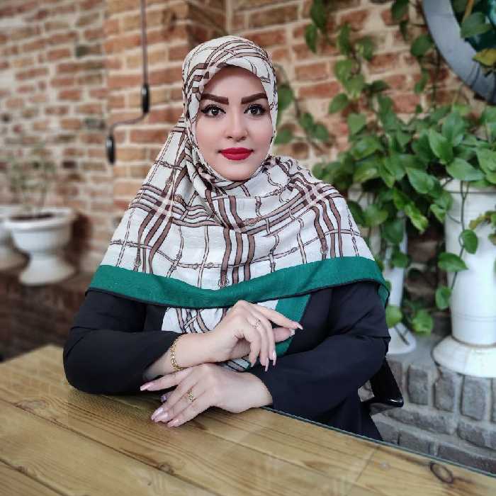 روسری عیدانه سوپرنخ گارزا قواره 135 دور دست دوز زمینه استخونی حاشیه سبز ارسال رایگان