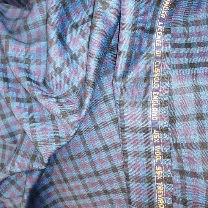 پارچه فاستونی چهار خانه جامعه 45 درصد پشم استرالیا و 55 درصد نخ آلمان و تحت لیسانس سلکا و کلی سلد اینگلیس 