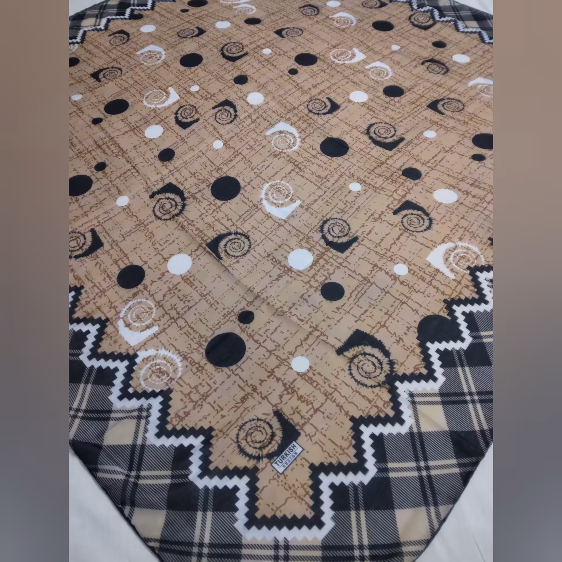 روسری نخی تکرنگ قواره 140 حاشیه دستدوز برند ترکیش ایستایی عالی