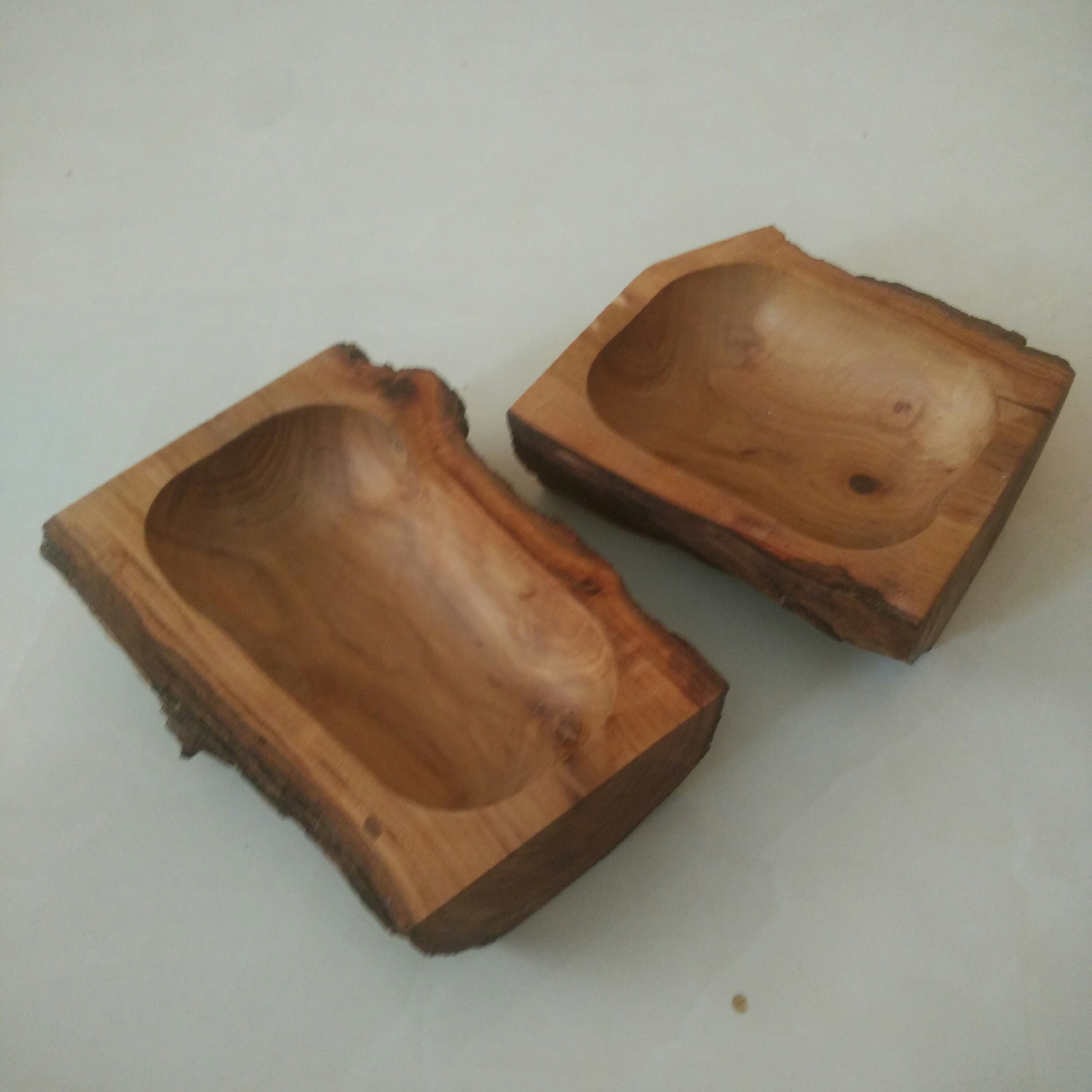 تنه درخت ،چوب کردو با روغن کاملا طبیعی رنگ قهوه ای تیره یا سوخته