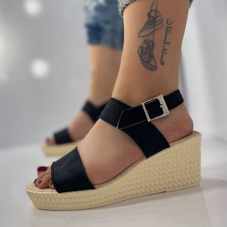 صندل زنانه لژدار  جنس رویه پتینه سگگ دار از سایز37تا40 قالب استاندارد جنس زیره پی وی سی درجه یک  مناسب مجالس و دورهمی