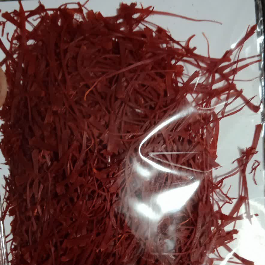 زعفران سرگل قائنات کیفیت خیلی خوب زعفران امسالی با وزن چهارگرم و ششصد سوت کامل بدون بسته بندی.رضایت بالای مشتریان عزیز