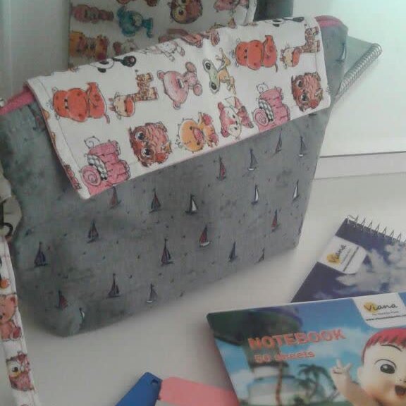 جامدادی یا جای لوازم آرایشی پارچه ای بسیار باکیفیت و زیبا با جای براش