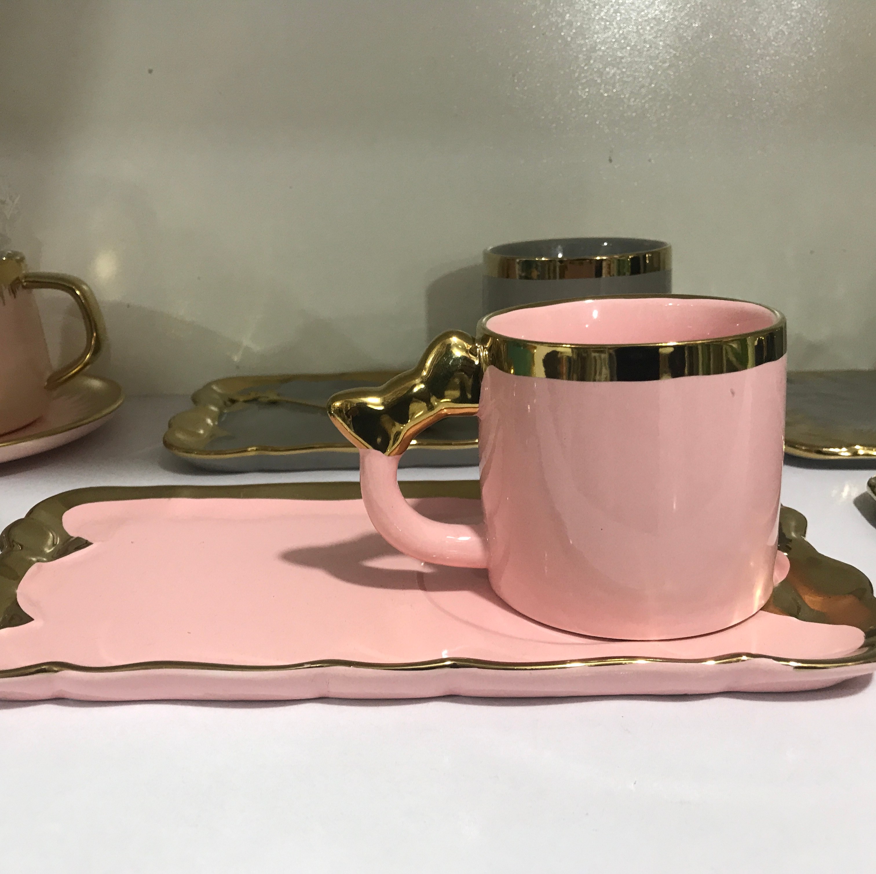 ماگ دسته دار با زیردستی