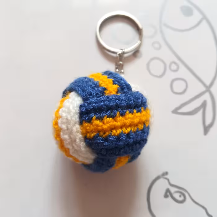 آویز  یا سرکلیدی  بافتنی توپ والیبال  آبی و زرد 