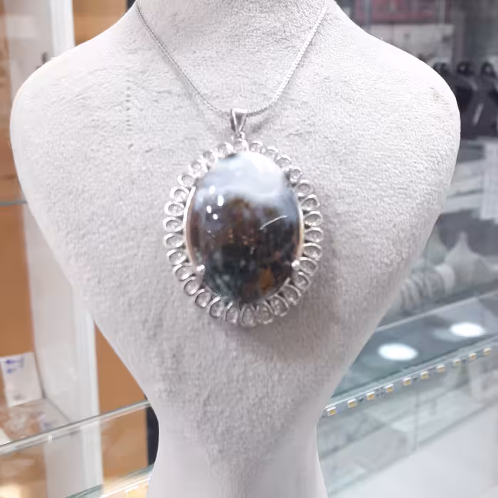 اویز  نقره رادیوم با نگین عقیق شجر  خاص و زیبا