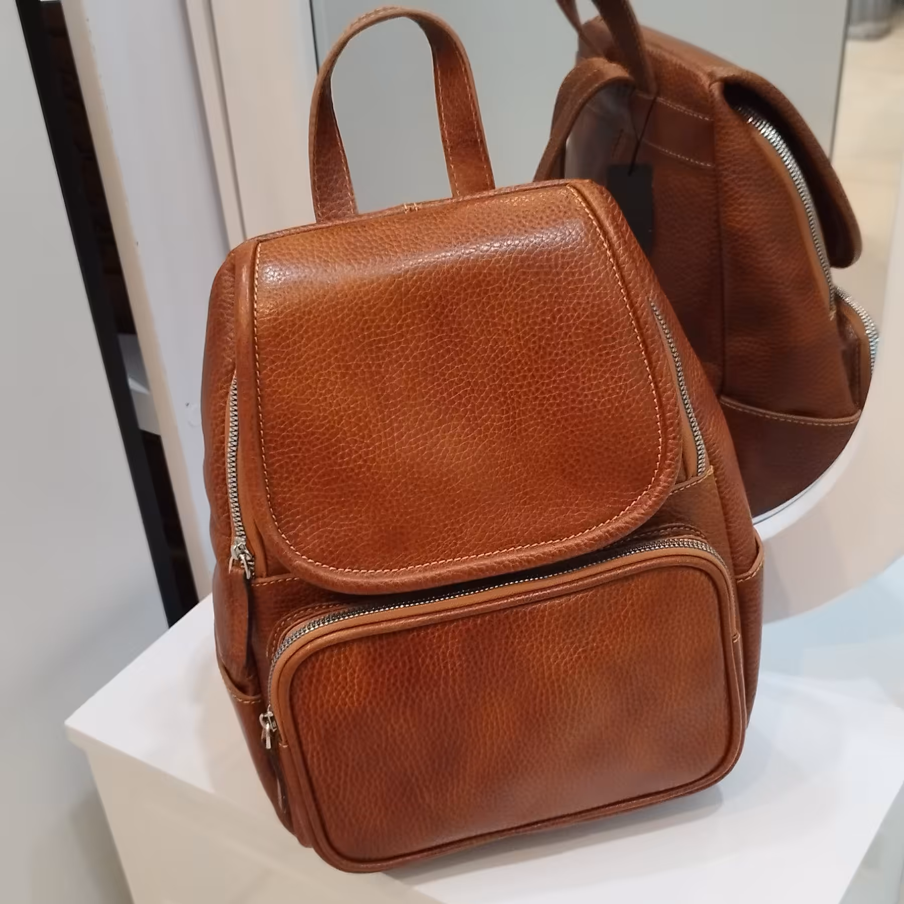 کوله پشتی چرم طبیعی عسلی رنگ