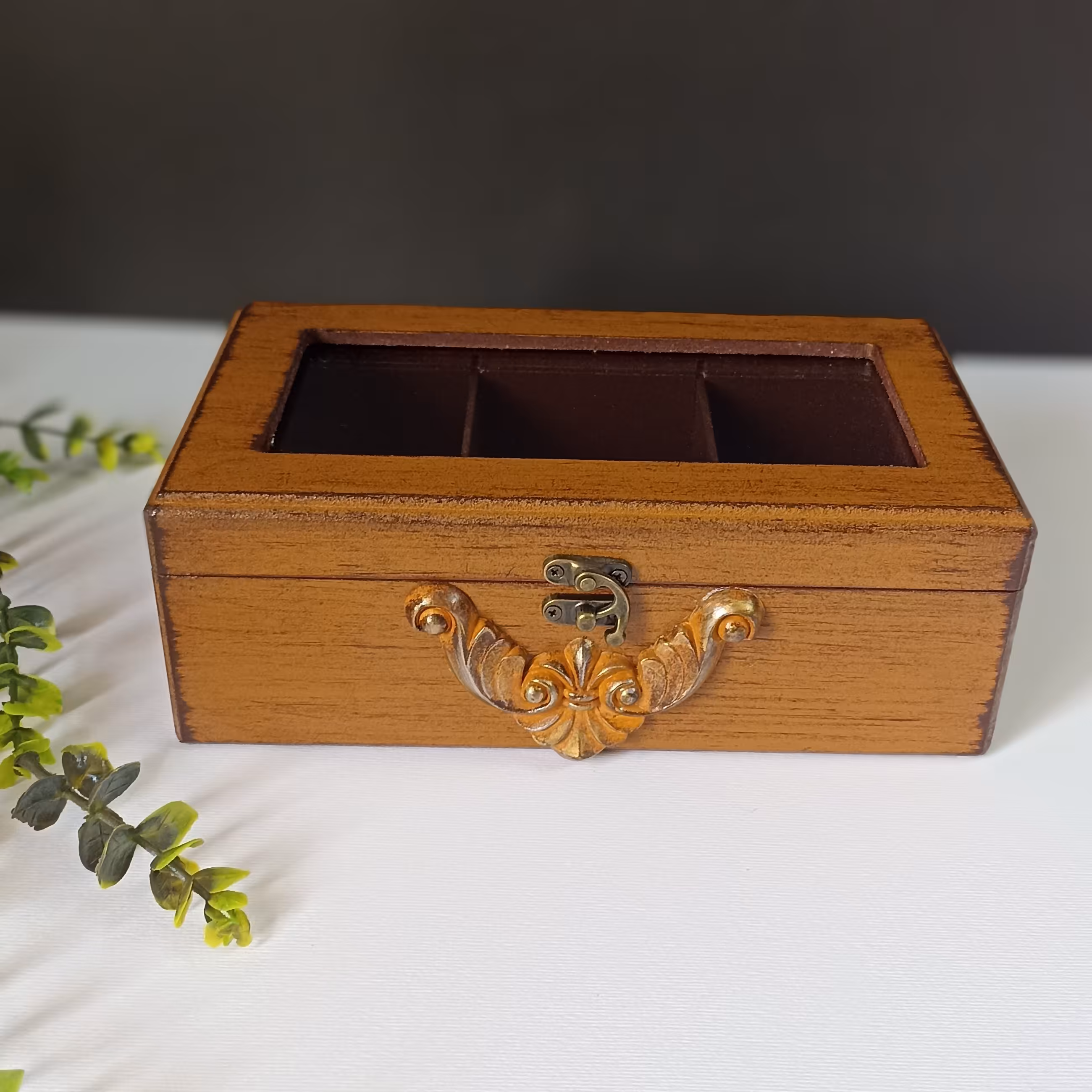 تیبگ سه خونه در شیشه ای  رنگ چوب