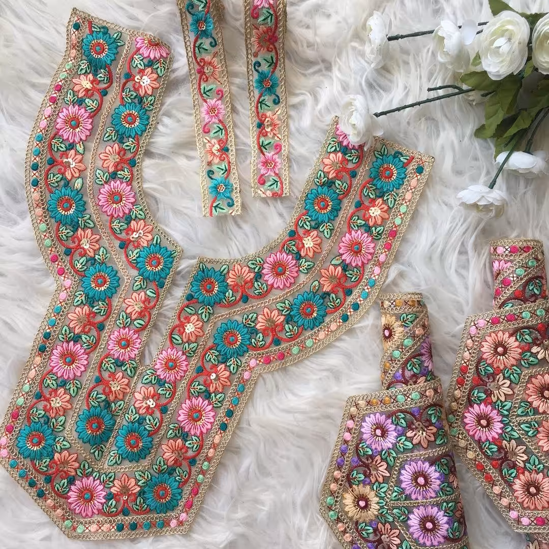 پنل یقه و نوار سوزن دوزی شده با زمینه ارگانزا