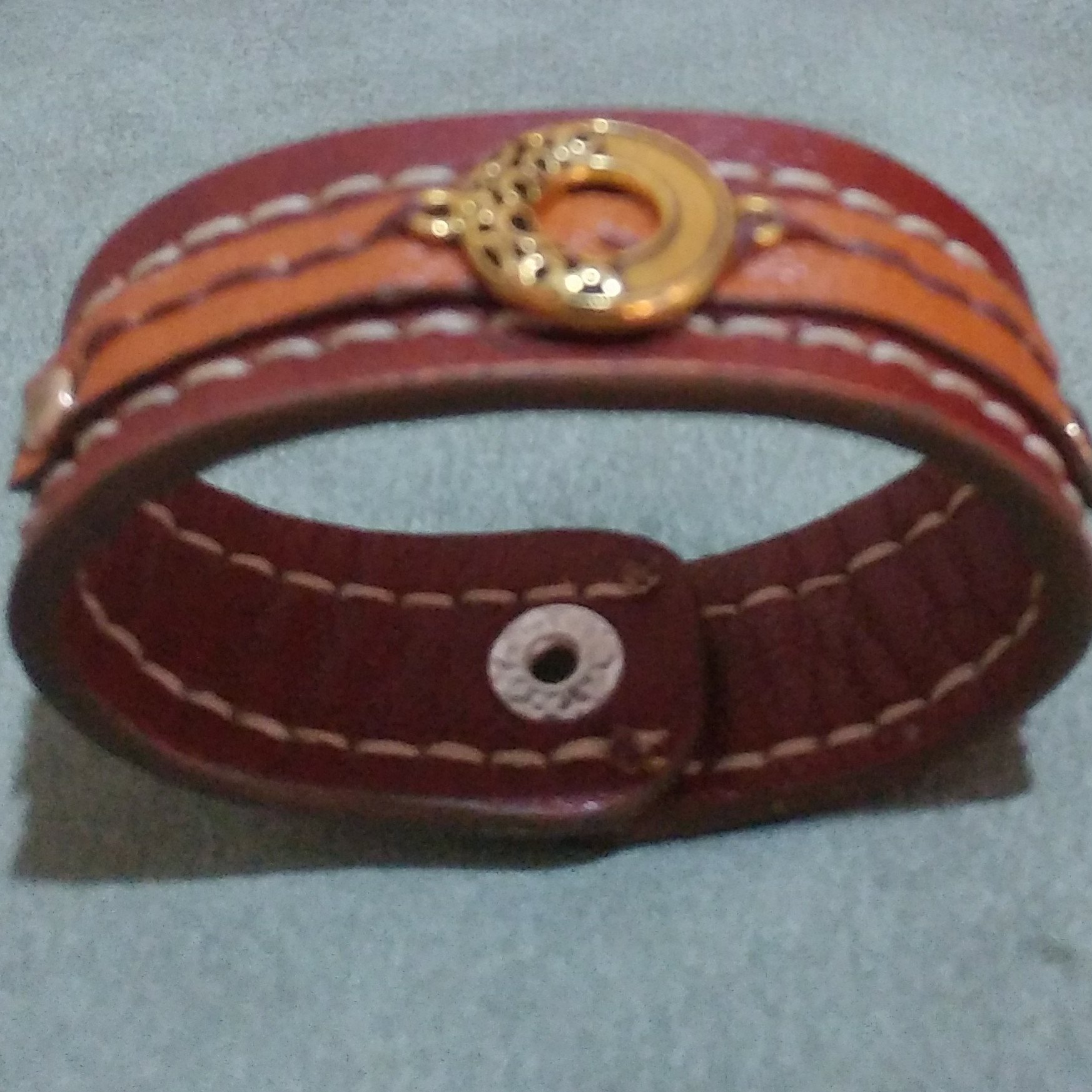 دستبند چرم طبیعی گاوی.