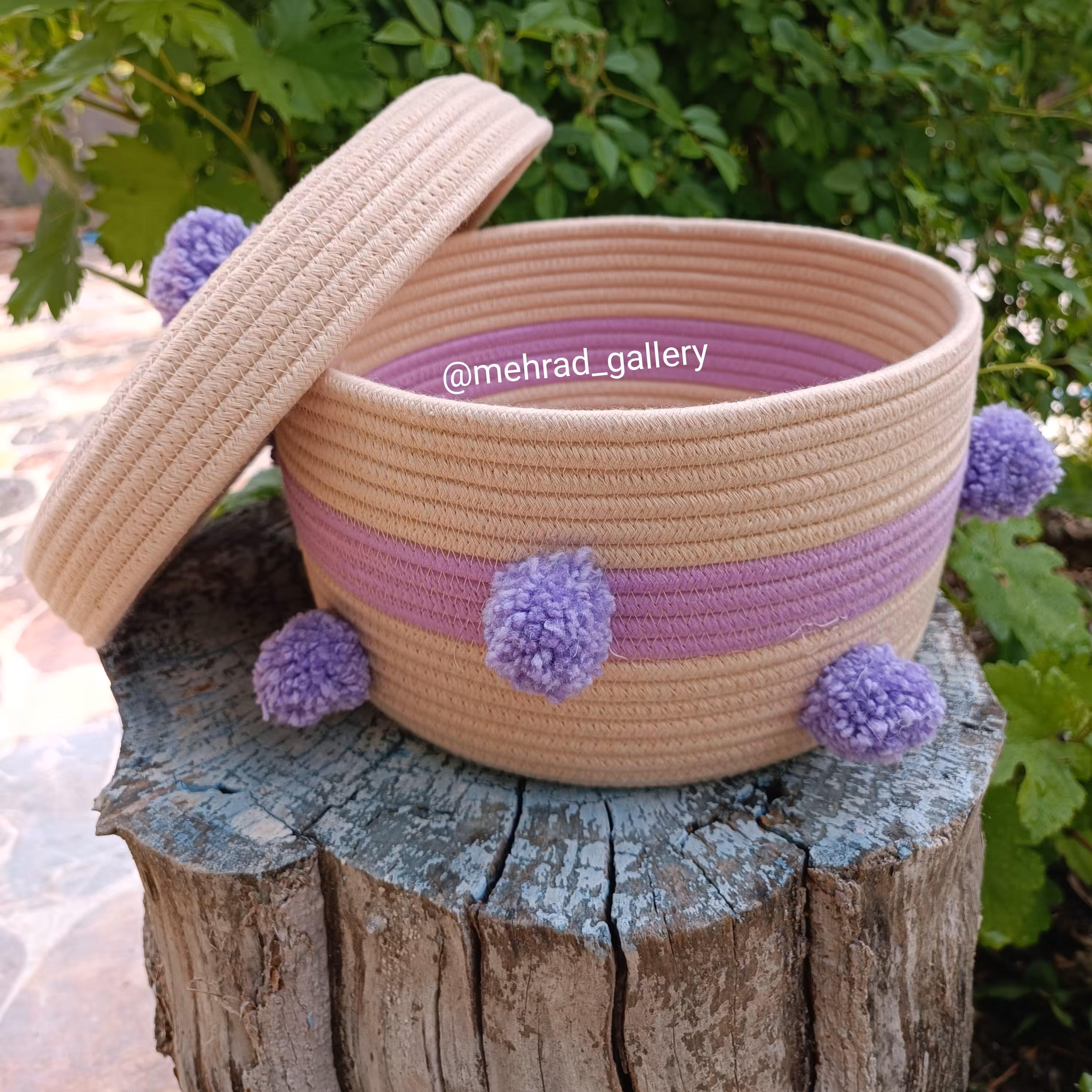 نظم دهنده کاربردی. دو رنگ کرم و بنفش. باطرح پوم پوم