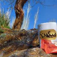 شکلات کنجدو عسل میگون  تهیه شده از عسل طبیعی بهمراه مغزیجات تازه و باکیفیت و کنجد