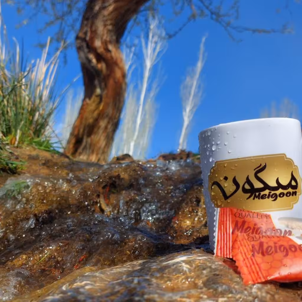 شکلات کنجدو عسل میگون  تهیه شده از عسل طبیعی بهمراه مغزیجات تازه و باکیفیت و کنجد