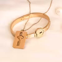 ست دستبند و گردنبند قفل و کلید جنس استیل رنگ طلایی سیلور رزگلد