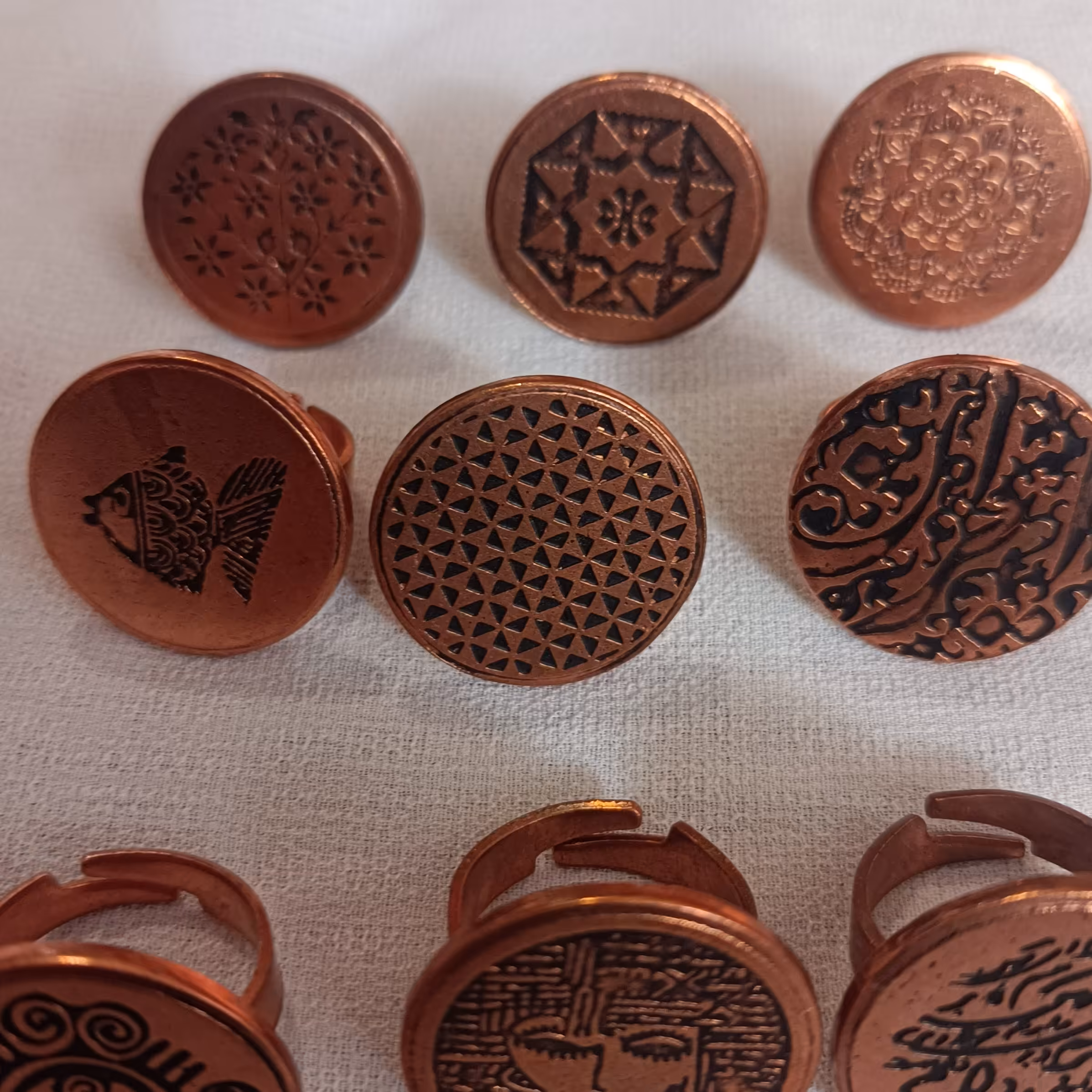 انگشتر دست ساز مس طرح سکه ایی کوچک 