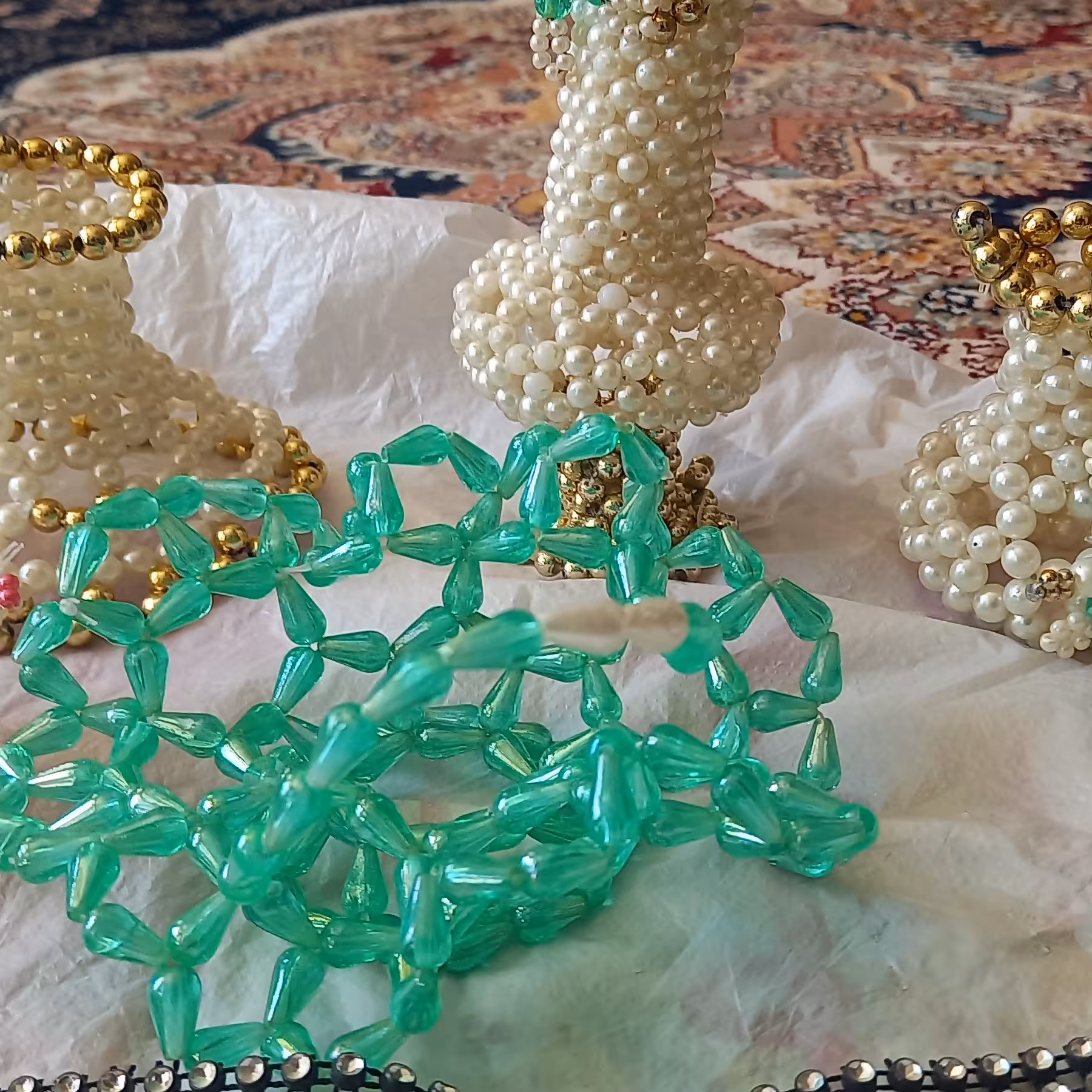 محصولات تزئینی مهره بافی  مناسب برای کلکسیونداران ومناسب برای دکور منزل