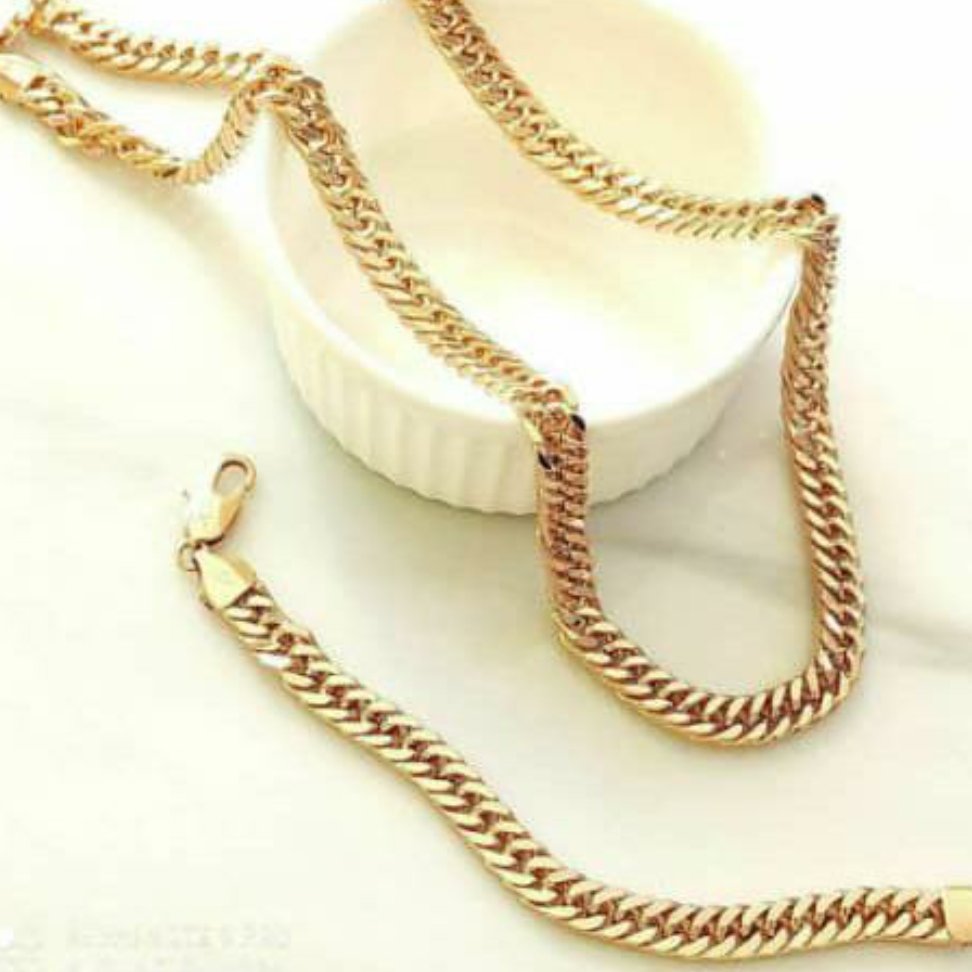 نیم ست دخترانه و پسرانه کارتیر.بسیار خاص و شیک.شامل گردنبند و دستبند .رنگ ثابت .بدون ایجاد حساسیت