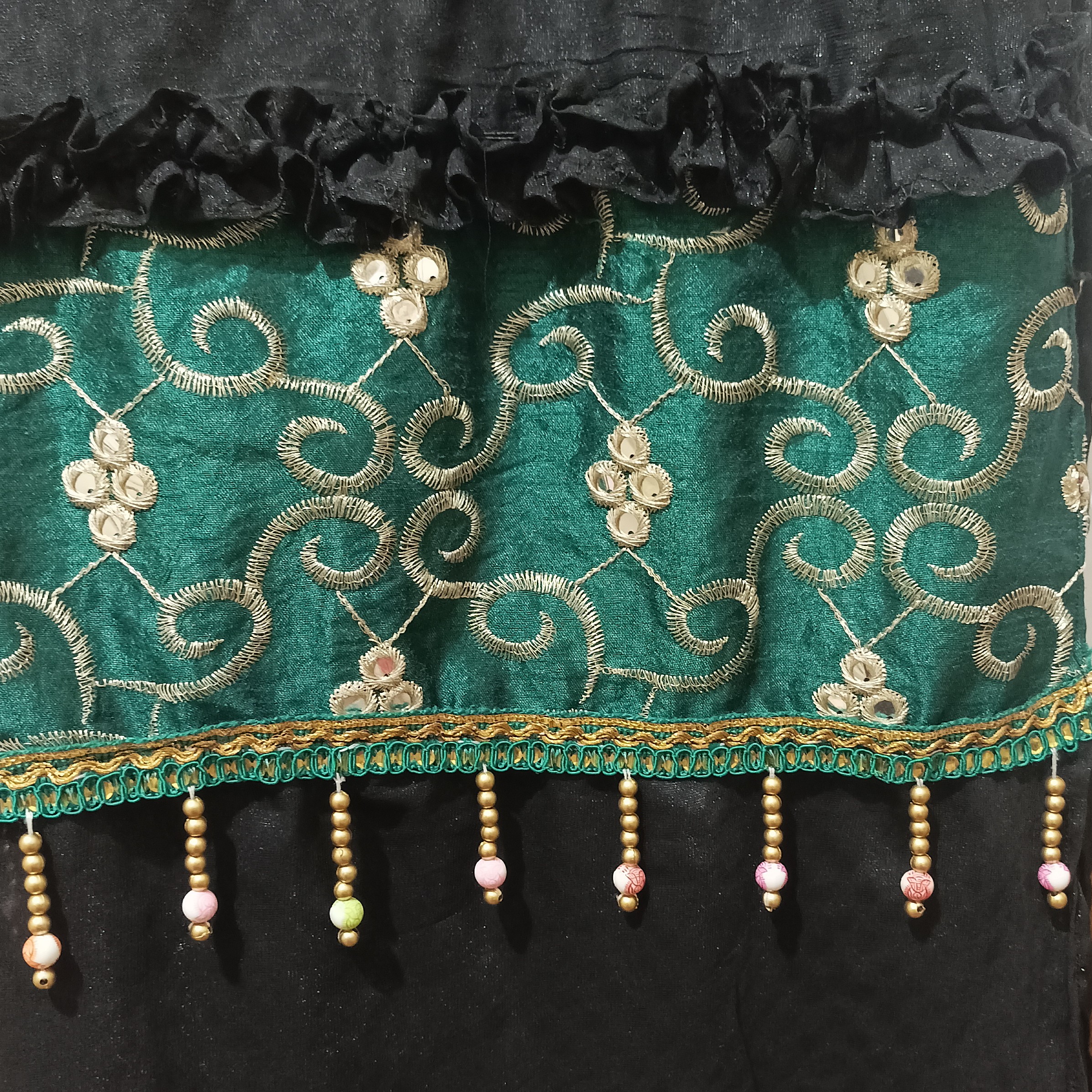 شال سنتی با خرجکار سوزندوزی منگوله دار