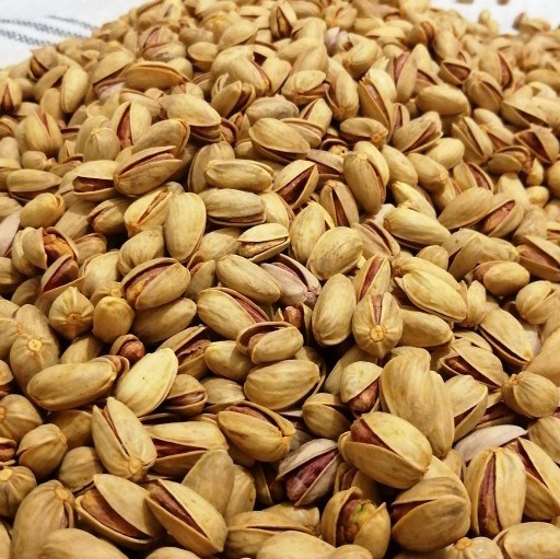 پسته اعلاء خندان بادامی سفید 
