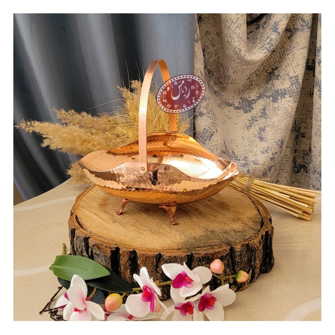 سبد مسی دسته دار - مدل بیضی - سایز کوچک - 3 پایه - ناو شده - برند رایا مس زنجان