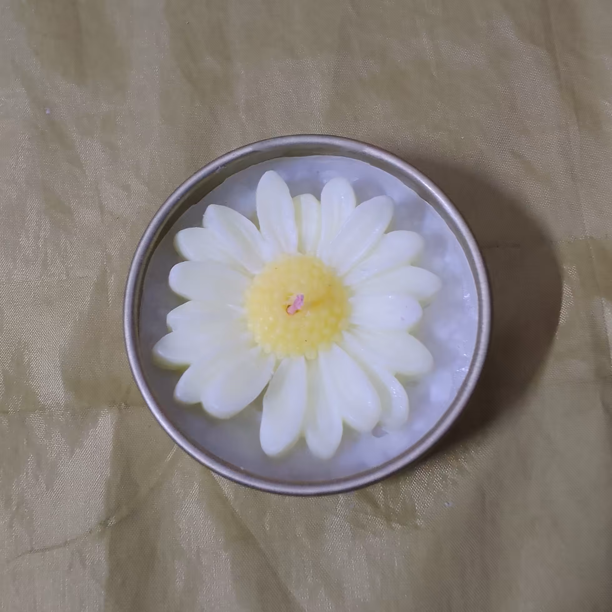 شمع گل مارگاریت داخل قوطی