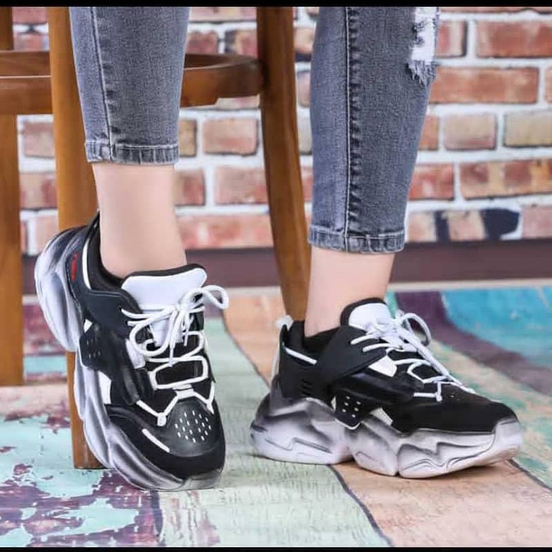 کفش کتونی لژدار  زیر قیمت تولید به علت تک سایز بودن،سایز 37و38