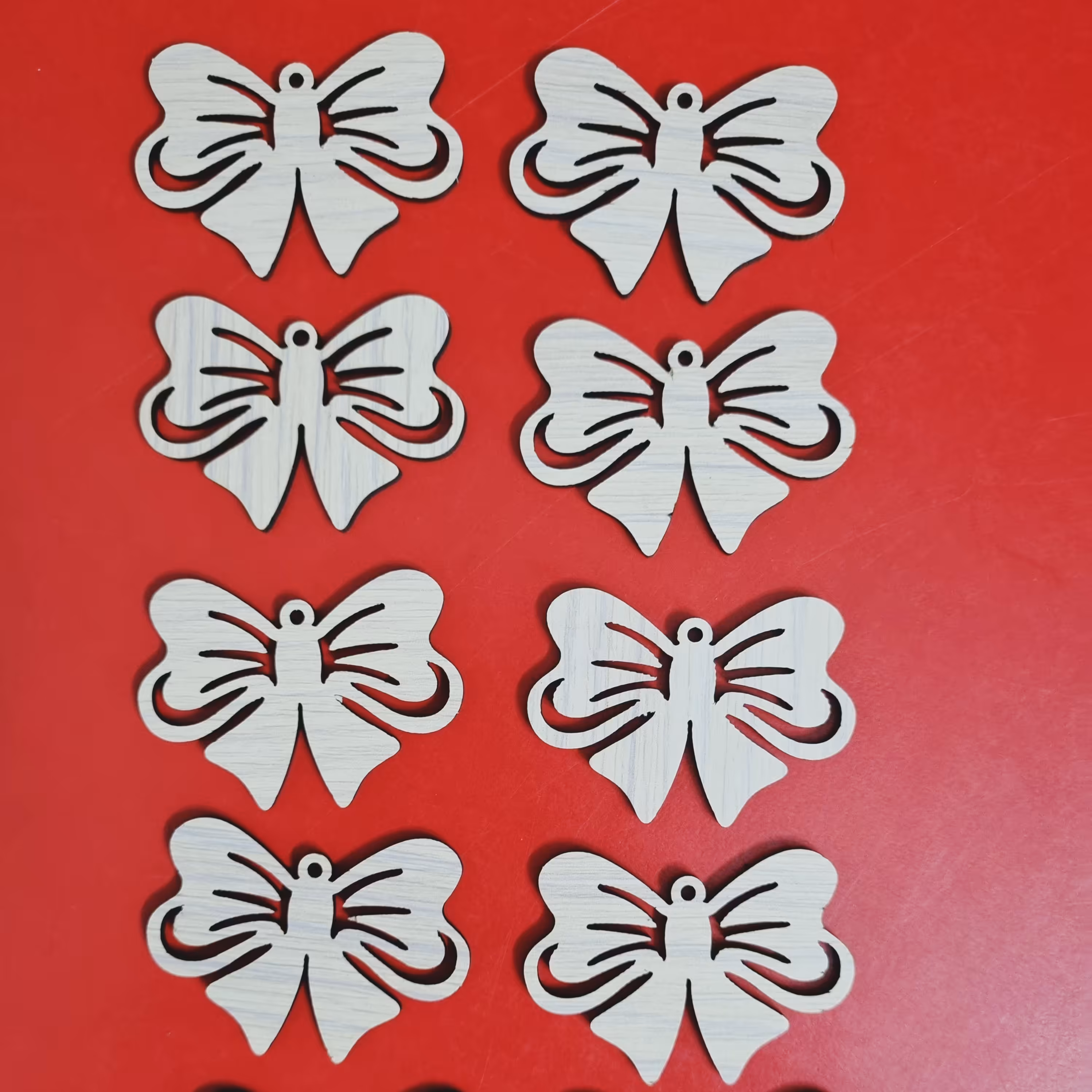 پک 60 عددی گیفت  های چوبی سایز متوسط 5 سانت تهیه شده از ام دی اف طرح چوب دورو در 18 طرح متنوع و زیبا