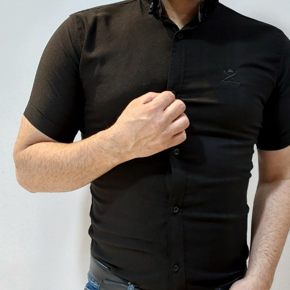 تک سایز حراج شدپیراهن بنگال آستین کوتاه رنگ مشکی کشی خوش پوش سایز .L.Xl. قیمت فقط 145.000 تومان