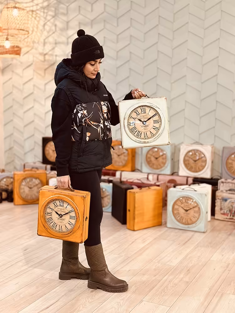 چمدون چوبی ساعت دار سایز متوسط