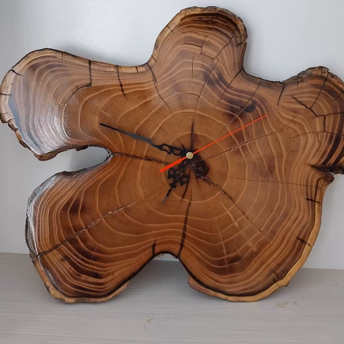 ساعت دیواری چوبی