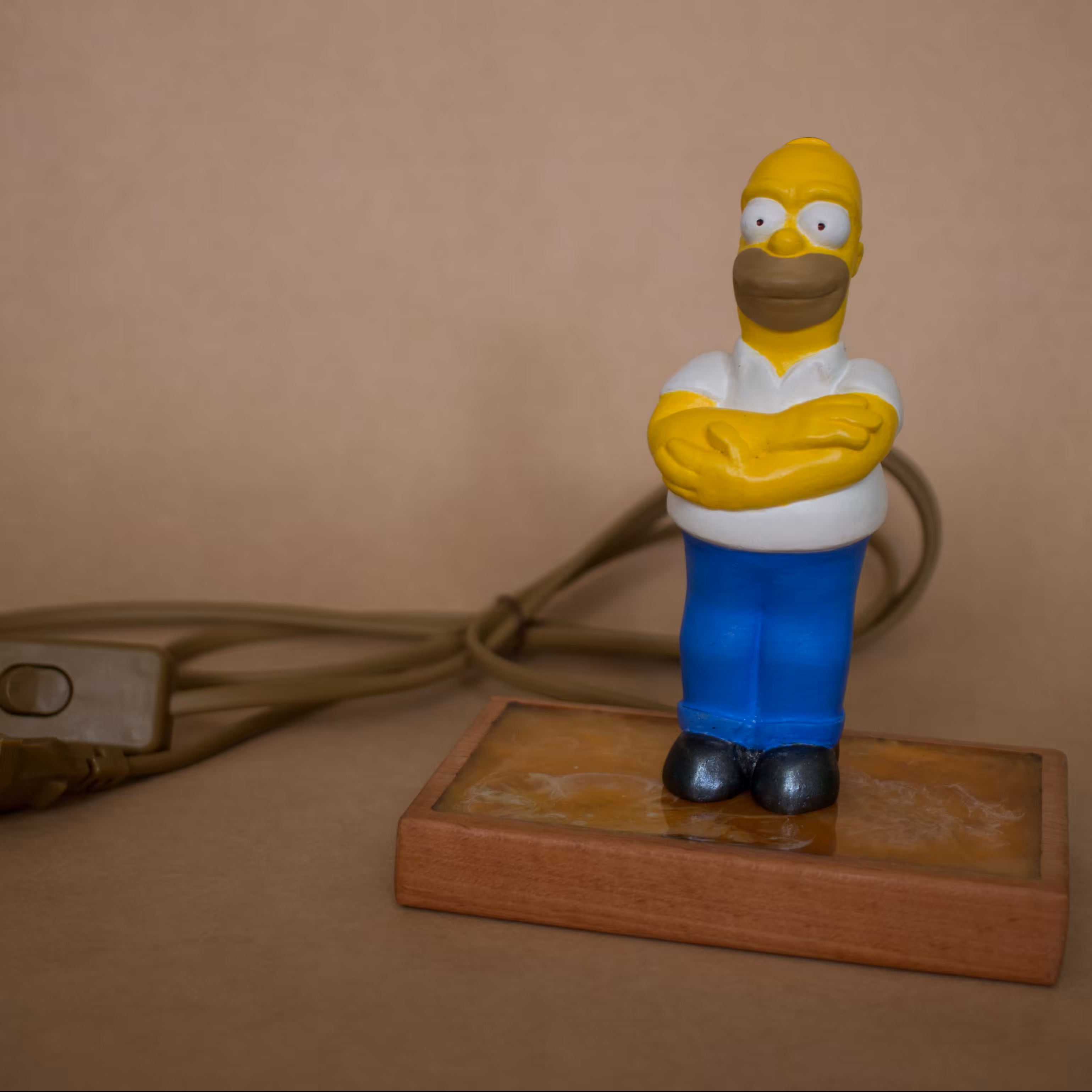 آباژور رومیزی. چراغ خواب دکوری. مجسمه هومر سیمپسون