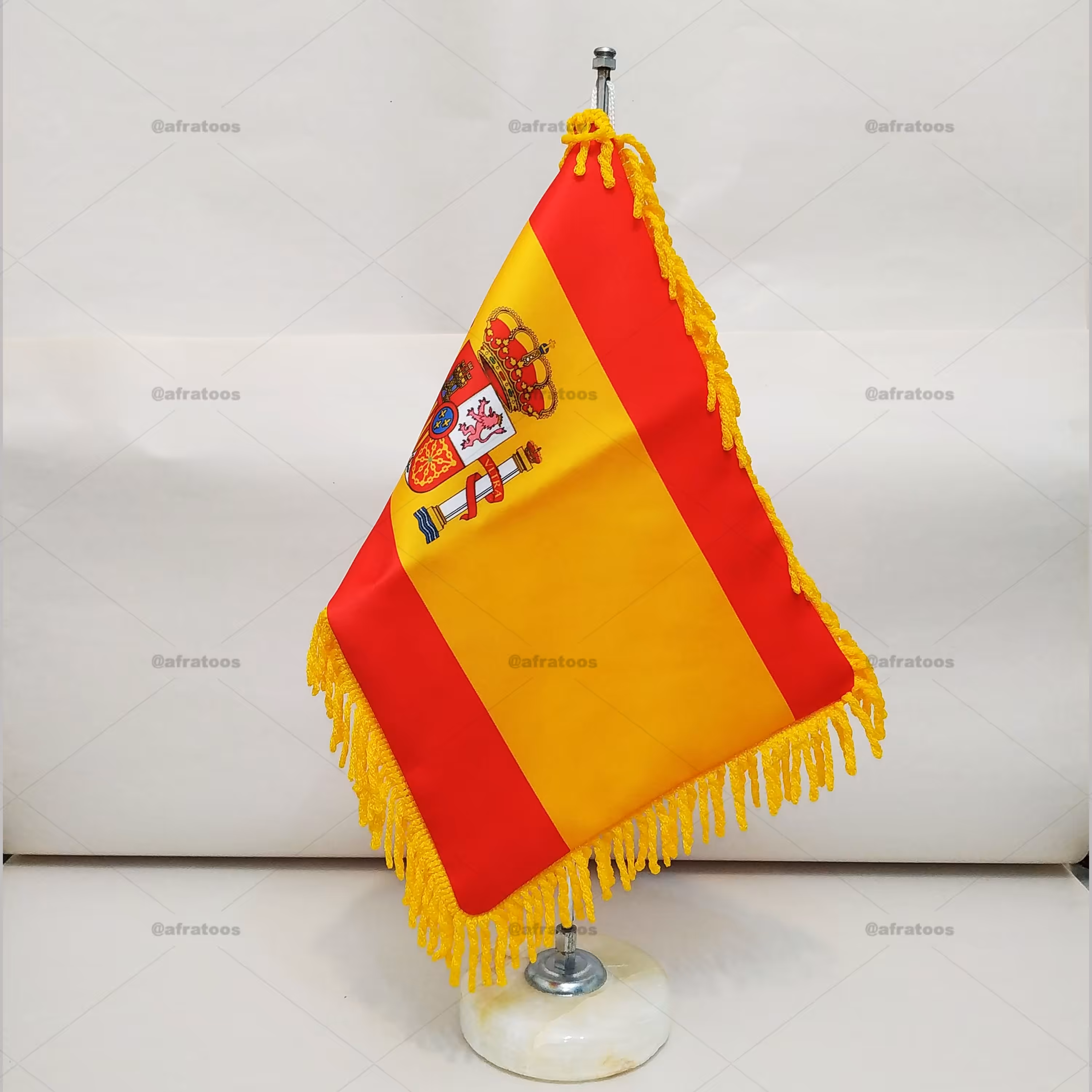 پرچم رومیزی کشور اسپانیا ریشه زرد با پایه سنگی افراتوس