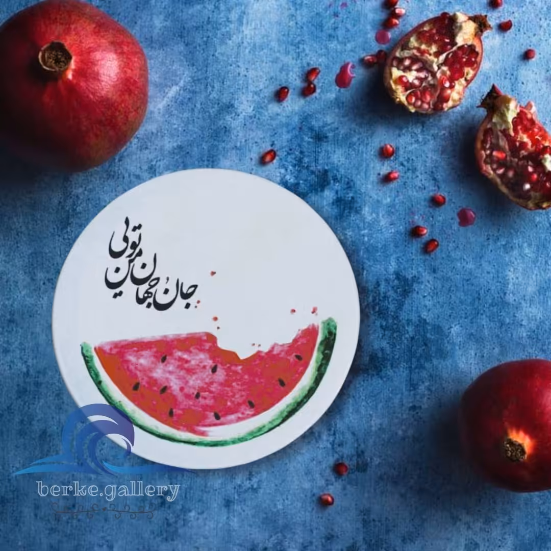 بشقاب سفالی طرح هندوانه یلدایی عاشقانه ابعاد کار15سانتی متر