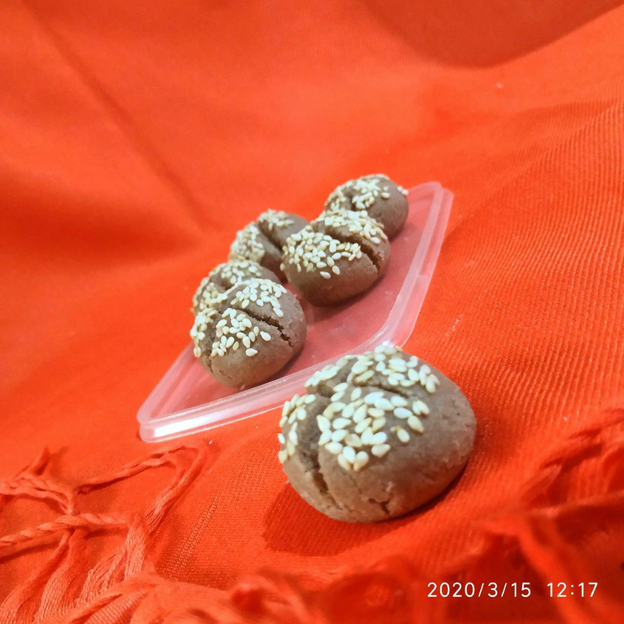 شیرینی قندی کاکائویی کنجدی خانگی (1کیلویی)