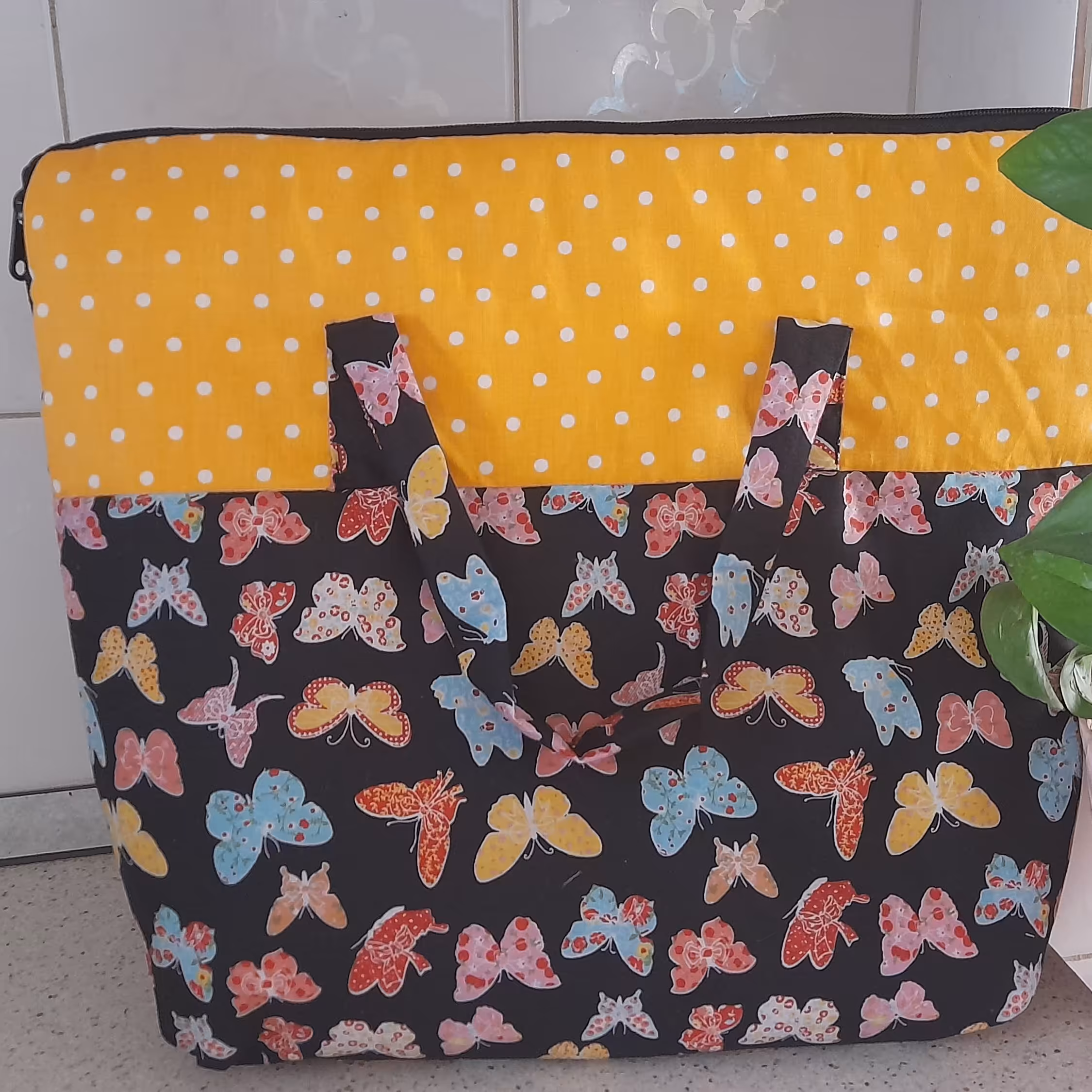 کیسه نان دو رنگ زرد و مشکی با استری و پلاستیک و پشم شیشه