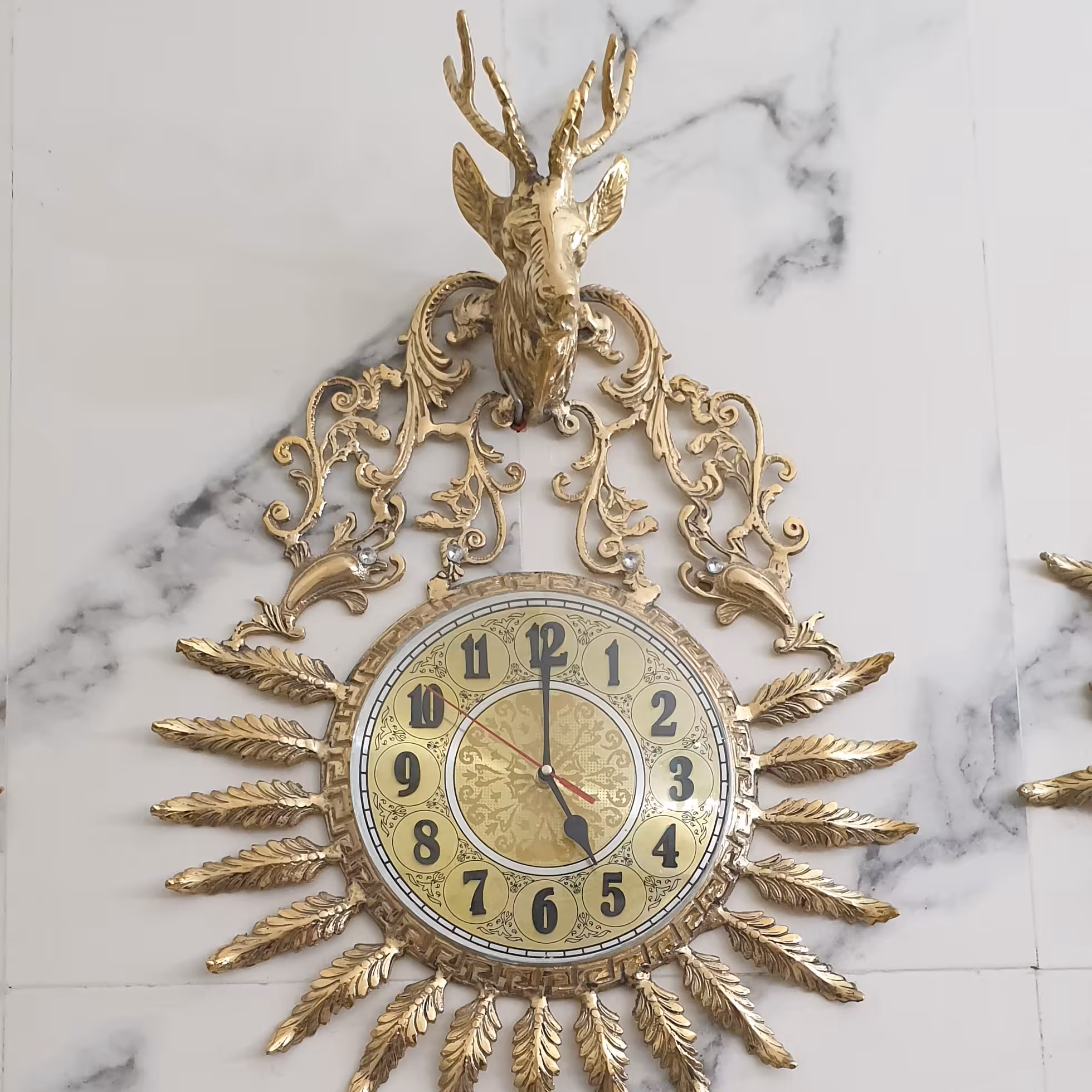 ساعت طرح گوزن برنزی